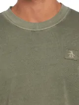 Buzo verde militar de algodón con cuello redondo, corte slim fit, mangas largas y logo bordado en el pecho.