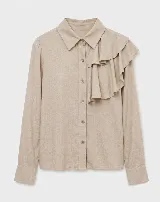 Camisa de manga larga color celeste, con cuello clásico y detalle de volado asimétrico en el frente. Cierre frontal con botones.