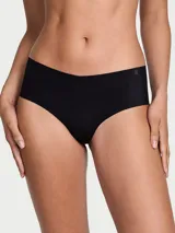 Bombacha cheeky color negro, de corte tiro bajo, confeccionada en microfibra suave y elástica con diseño sin costuras para un acabado invisible.