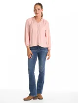 Blusa de gasa con plisado soleil, cuello a la base fruncido con escote en V regulable mediante lazos, y mangas largas abullonadas con puños sastreros.