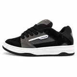 Zapatillas Airwalk modelo Alone, en combinación de color negro y gris con suela blanca. Diseño de estilo urbano y skater.