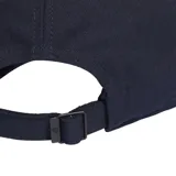 Gorra de béisbol Adidas color azul marino, con logo bordado en blanco y tres rayas plateadas en la visera. Ajuste regulable en la parte posterior.