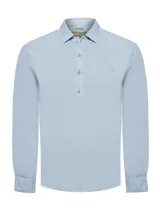Camisa de manga larga RKF confeccionada en tencel, con cuello camisero y cierre frontal de media abotonadura. Presenta un diseño liso en color celeste con bordado del logo de la marca al tono en el pecho.