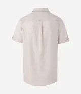 Camisa comfort masculina de lino y algodón color marrón, con cuello inglés, mangas cortas con vuelta, cierre frontal por botones y un bolsillo en el pecho.