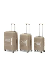Set de tres valijas rígidas de polipropileno en color beige, con diseño texturizado, ruedas multidireccionales 360°, fuelle extensor y candado incorporado.