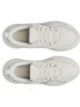 Championes de running Under Armour modelo Assert 11, color blanco, con parte superior de malla transpirable y revestimientos de cuero. Cuenta con amortiguación Charged+ en la mediasuela y suela de goma resistente.