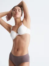 Boyshort color marrón con cintura elástica con logo Calvin Klein en relieve.