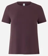 Remera básica de cuello redondo y manga corta, confeccionada en algodón suave y transpirable. Diseño liso y versátil de la marca Blue Steel.