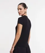 Blusa de punto color celeste, con cuello alto, manga corta y malla texturizada.