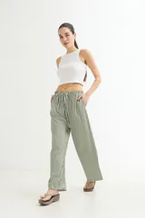 Pantalón palazzo de algodón a rayas verticales rosas y blancas, con cintura elástica ajustable con cordón.