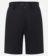 Bermuda básica masculina confeccionada en sarga de algodón, de corte recto con trabillas en la cintura, bolsillos y cierre frontal con botón y cremallera.