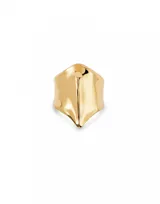 Anillo de aleación de metales bañado en oro de 18k con forma de mantarraya.