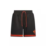 Shorts Adidas negros con cintura elástica, cordón de ajuste naranja, logo naranja en la pierna izquierda y ribete naranja en el ruedo.