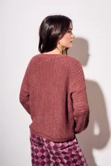 Sweater celeste de tejido de punto calado con lurex, de corte holgado y mangas largas.
