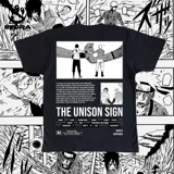 Remera negra con estampado en la espalda de una escena del anime Naruto Shippuden, con los personajes Naruto Uzumaki y Sasuke Uchiha.