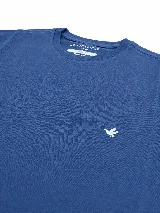 Remera Brooksfield de algodón pima color verde militar, de manga corta y cuello redondo, con pequeño logo bordado en el pecho.