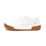 Zapatillas urbanas CAT modelo AMP, color blanco con logo en el lateral y suela de goma marrón.