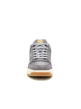 Championes Cat modelo Theorem, de estilo urbano inspirado en los años 90. Confeccionados en una combinación de ante, nylon y microfibra en tono gris. Presentan entresuela de EVA para amortiguación, suela de goma con tracción y detalles de la marca en el lateral y la lengüeta.