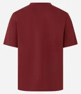 Remera básica de manga corta y cuello redondo, confeccionada en algodón suave y resistente. Presenta un diseño liso y corte clásico.