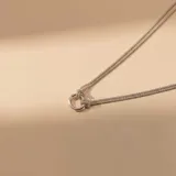 Conjunto de collar y pulsera de plata 925, compuesto por cadenas de malla fina que se unen mediante un aro metálico central.