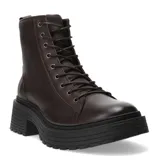 Botas tipo borcego de cuero color marrón oscuro, con cordones al tono, ojales metálicos y suela de plataforma dentada en color negro.