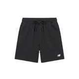 Short New Balance de felpa francesa modelo Sport Essentials French Terry 7, de color negro, con cintura elástica con cordón ajustable, bolsillos laterales y el logo de la marca bordado en blanco en la pierna.