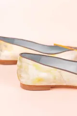 Ballerinas color beige con detalle de lágrima con glitter en el empeine.