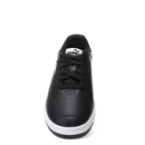 Championes Puma modelo Court Classic Clean, de diseño urbano inspirado en el baloncesto retro. Presentan un exterior de material sintético blanco con la icónica franja lateral de la marca en color negro. Cuentan con cierre de cordones, interior forrado y plantilla SoftFoam+ para mayor amortiguación.