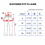Pantalón tipo jean Oxford unisex con efecto de lavado desgastado en tonos oscuros y ocres. Presenta corte recto con ligera apertura en el bajo, pinzas decorativas en los tobillos y cintura con elástico en la parte trasera.