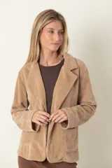 Blazer italiano marrón de un botón con bolsillos frontales.