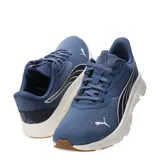 Championes Puma Flexfocus Lite Modern de color azul, con diseño deportivo de malla textil y detalles sintéticos. Presenta el logo de la marca en el lateral y en la puntera, con una entresuela blanca de amortiguación ligera y suela de goma en tono caramelo.