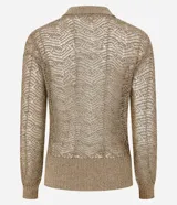 Blusa de punto color dorado con cuello polo, mangas largas y diseño calado.