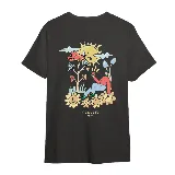 Remera blanca de manga corta con estampado frontal pequeño de una flor con cara sonriente en tonos amarillos.