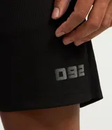 Bermuda deportiva Get Over para hombre, de color negro, con cintura elástica, cordón de ajuste y bolsillos laterales.