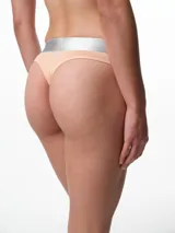 Bombacha tipo colaless de algodón, con cintura elástica ancha en color plateado y cuerpo en color rosado.