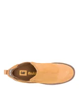 Bota tipo Chelsea de Caterpillar, confeccionada en ante color tostado. Presenta paneles elásticos laterales con el logo de la marca, puntera redondeada y suela de goma robusta con taco cuadrado.