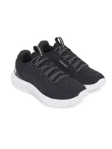 Championes de entrenamiento Under Armour modelo Dynamic 2, color negro con suela blanca. Presentan parte superior de tejido UA IntelliKnit para mayor suavidad y sujeción, mediasuela Flow para amortiguación reactiva y estabilidad lateral, y diseño sin suela de goma para una pisada más ligera.