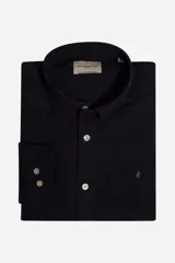Camisa de manga larga Brooksfield, color negro, con textura sutil, cuello clásico, cierre frontal con botones y logo bordado en el pecho.