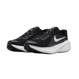 Championes de running Nike Downshifter 14, color negro con entresuela blanca y el logo swoosh de Nike en blanco en el lateral.