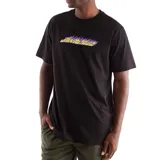 Remera negra de manga corta con estampado frontal del logo de Santa Cruz en amarillo y llamas violetas.