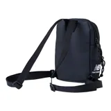 Morral New Balance Legacy Micro Backpack color negro con detalles en bordó, confeccionado en poliuretano repujado y poliéster revestido. Cuenta con compartimento principal y bolsillo frontal con cierre, además de correa ajustable para el hombro y logo de la marca en el frente.