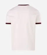 Remera estilo baby tee de color blanco crudo, con cuello redondo y ribetes en contraste de tono bordó. Presenta mangas cortas y una estampa frontal con la inscripción "Worldwide Rhythm".