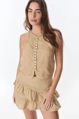 Minifalda azul de lino con dos volados superpuestos, terminación de encaje en los bordes.