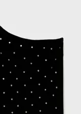 Vestido corto de terciopelo negro con diseño entallado, escote asimétrico de un solo hombro y manga larga. Presenta un estampado de strass brillante en toda la superficie.