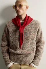 Jersey de corte relajado tejido con hilatura de lana, con cuello redondo y manga larga, de diseño multicolor con motas en contraste.