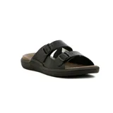 Sandalias negras de hombre con doble tira ajustable con hebilla y suela marrón.