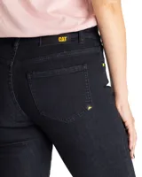 Pantalón denim skinny color negro, de corte ajustado, con diseño elasticado y bolsillos frontales y traseros.