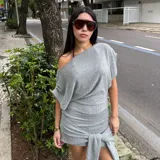 Lentes de sol Brisa estilo aviador envolvente, con armazón transparente y cristales marrones polarizados.