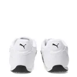 Championes urbanos Puma modelo Catch, color negro con detalles en blanco. Presentan un diseño de perfil bajo con el logo de la marca en el lateral y en la puntera, confeccionados en material sintético resistente con cierre de cordones.