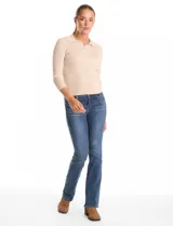 Buzo de tejido acanalado marca Rio & Rian, color beige, con cuello tipo polo con solapa y botones frontales, y mangas tres cuartos.